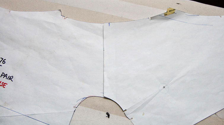 pattern-scissors-cloth-shoulder-pads-and-sleeve-head-wadding-12